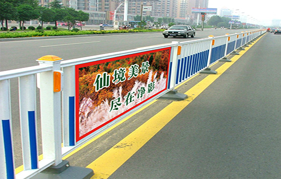 廣告板道路<a href=http://m.catalyticsinc.com target=_blank class=infotextkey>護(hù)欄</a>